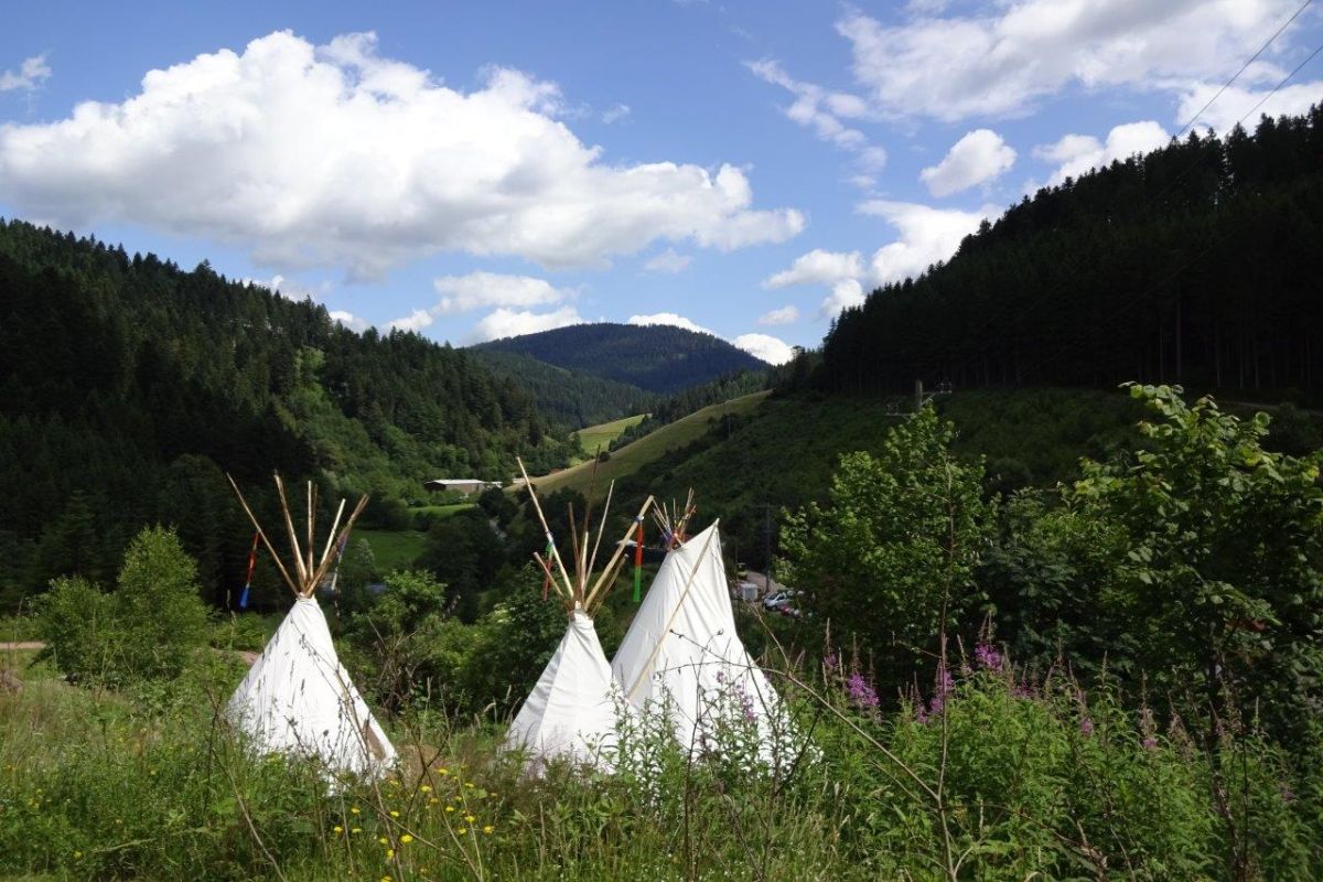 Indianer-Tipis im Wolf- und Bärenpark