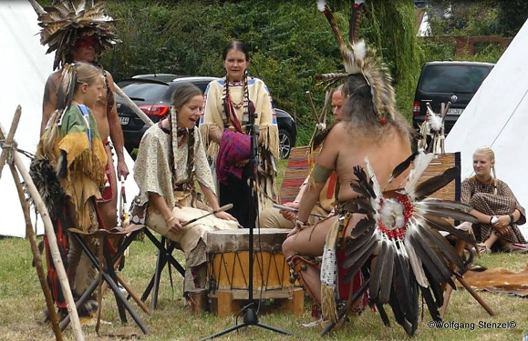 Authentische Darsteller beim Indianerfest