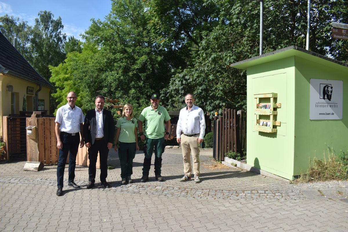 Umweltminister Stengele zu Besuch in Deutschlands erstem Bärenrefugium.