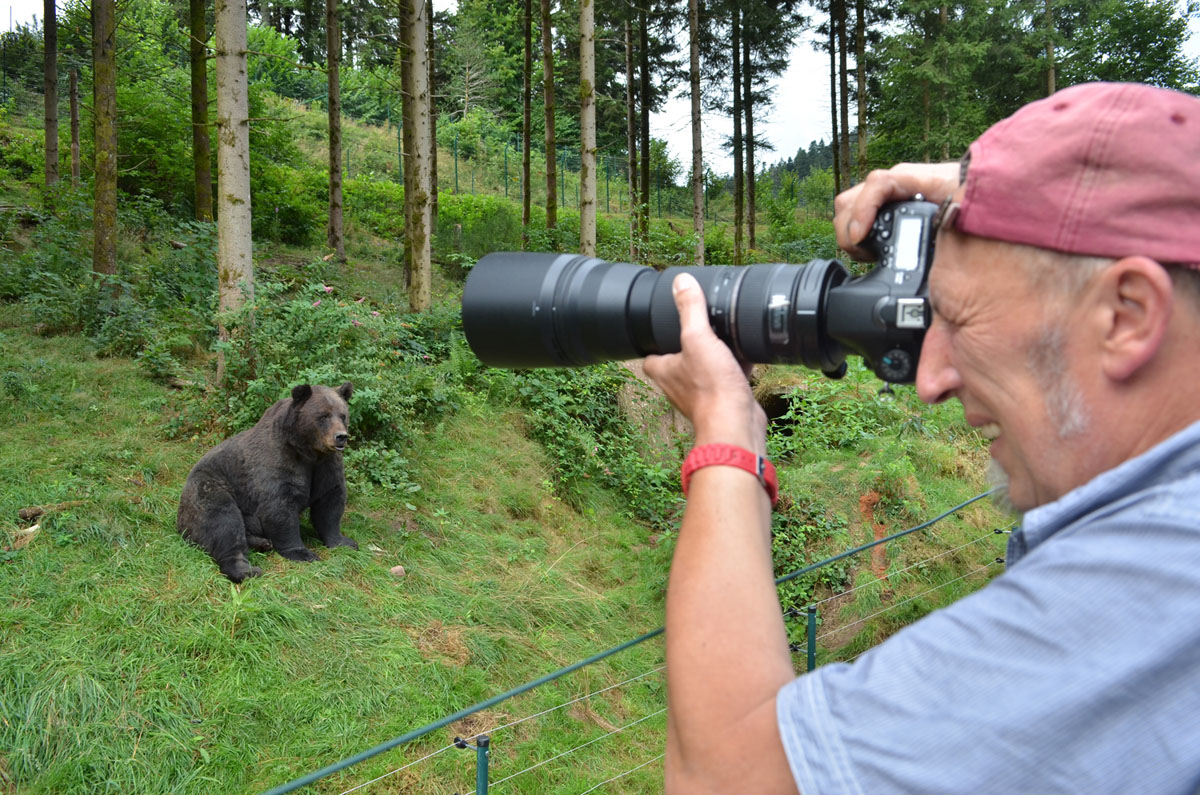 Tierfotograf Hartmut Mang bei der Arbeit