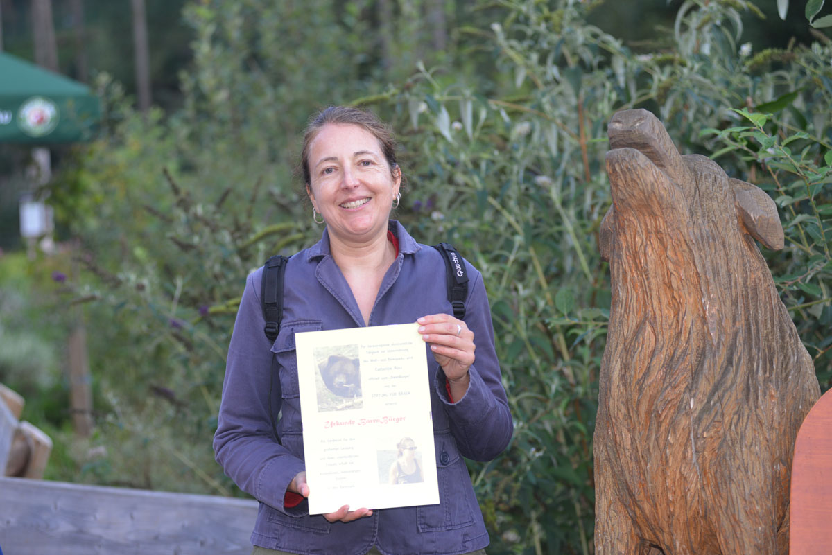 Bärenparkfest 2015: Catherine Rutz mit Bärenbürger-Urkunde