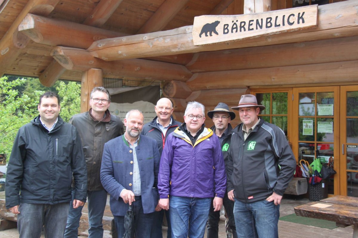 Minister Guido Wolf im Bärenpark