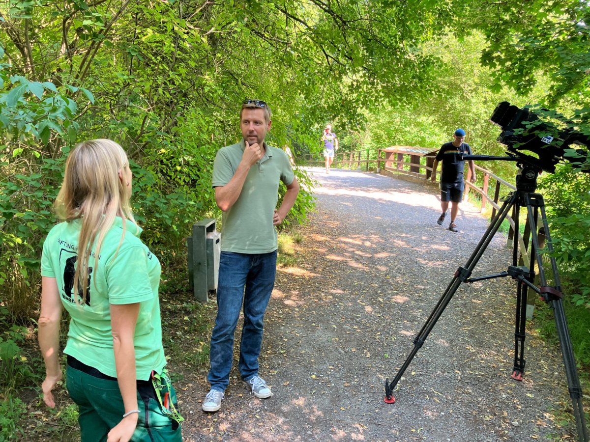 Einschalten: Live nach Neun am 01.07.2022 im Ersten!