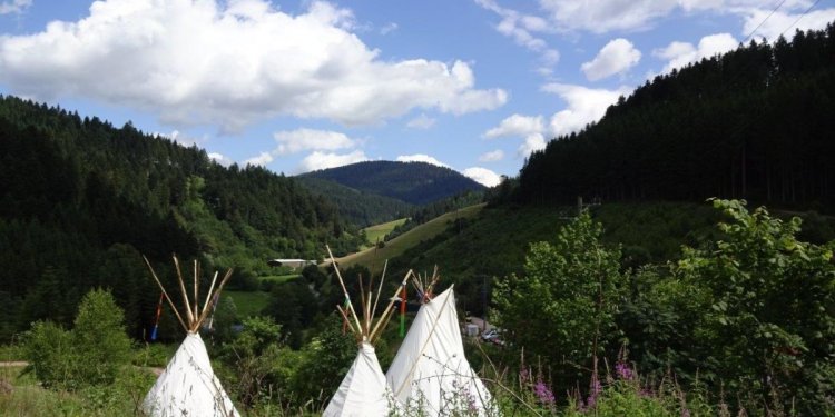 Indianer-Tipis im Wolf- und Bärenpark