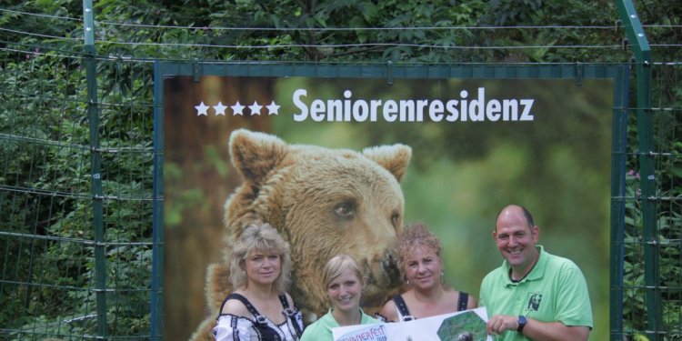 BildnameSpende aus Indianerfest an Bärenpark übergeben