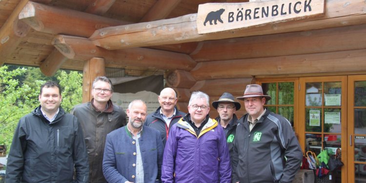 Minister Guido Wolf im Bärenpark